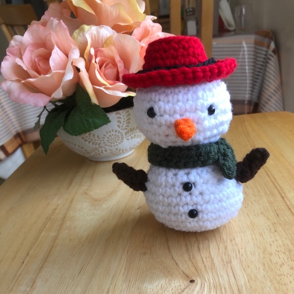 Crochet Amigurumi Snowman - Picture 2 of 7